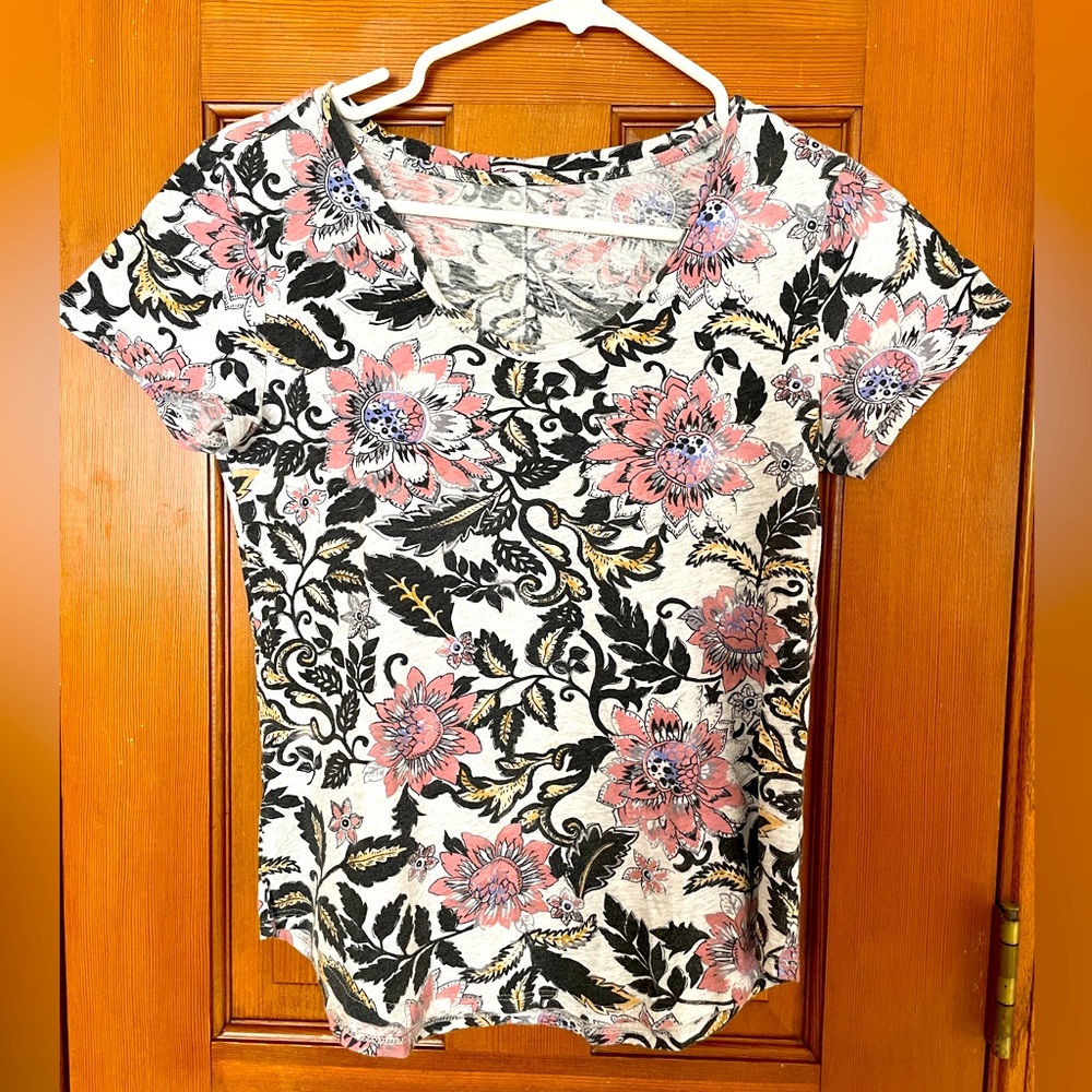 Loft Vintage Soft Colorful Floral Short sleeve T-shirt top. Size XS